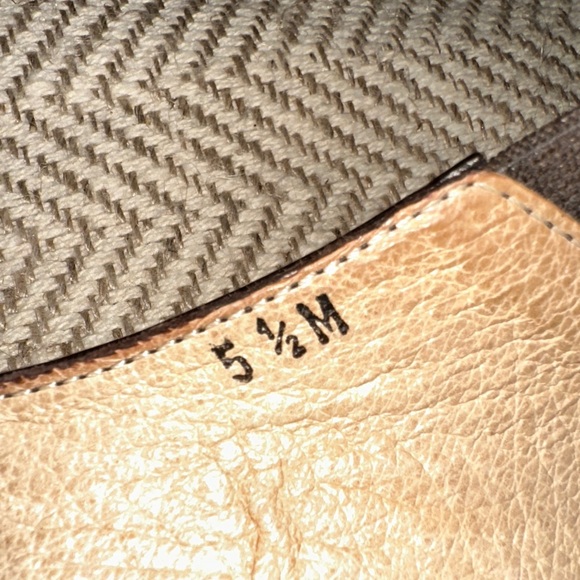 ICON “Girl With A Pearl Earring” by Vermeer. Leather shoes made in Italy. - Picture 4 of 11